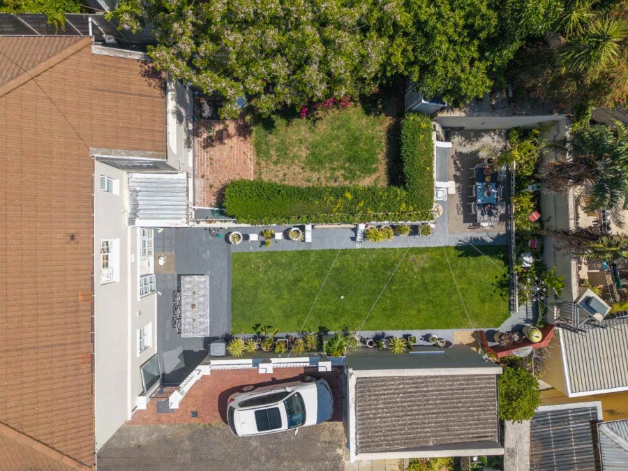 5 Bedroom Property for Sale in Green Point Western Cape